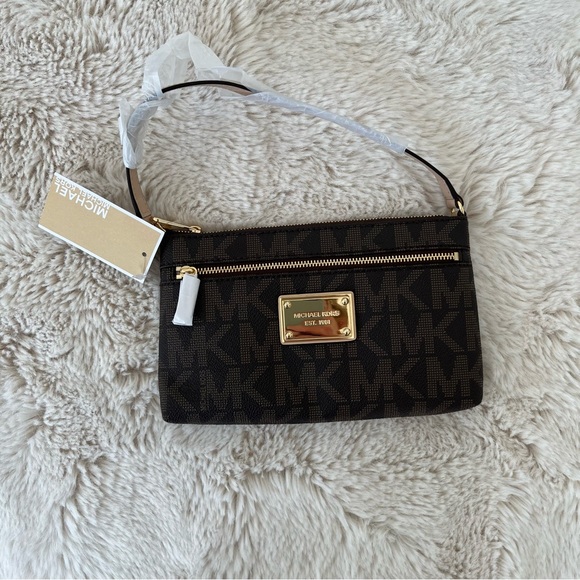 Michael Kors Jet Set Large Wristlet - Picture 1 of 3